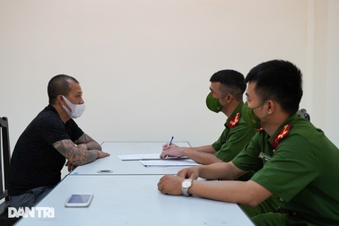 Hà Nội: Cặp vợ chồng gây rối đòi "thông chốt" kiểm dịch Yên Phụ khai gì?