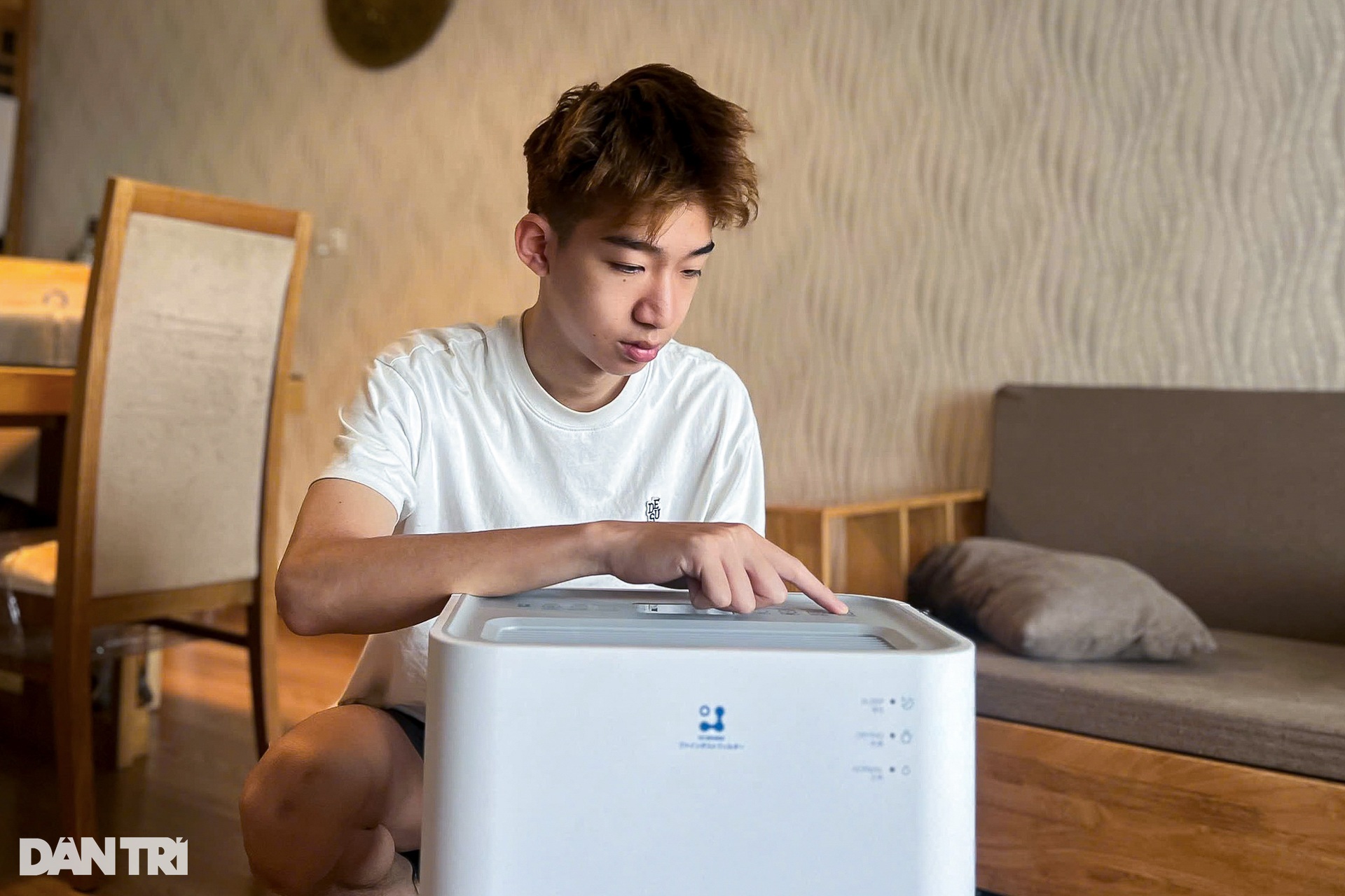 Trời nồm: Sinh viên cắn răng chi tiền giặt quần áo ở tiệm vì hết đồ mặc - 8 Trời nồm: Sinh viên cắn răng chi tiền giặt quần áo ở tiệm vì hết đồ mặc - 8