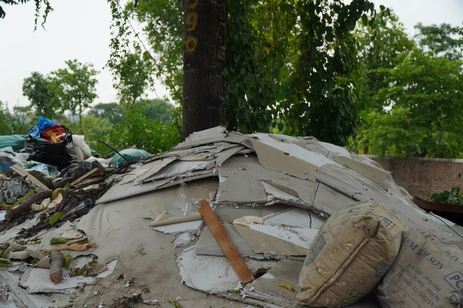 Hà Nội: Rác thải tràn lan trên đại lộ 7.500 tỷ đồng - 7