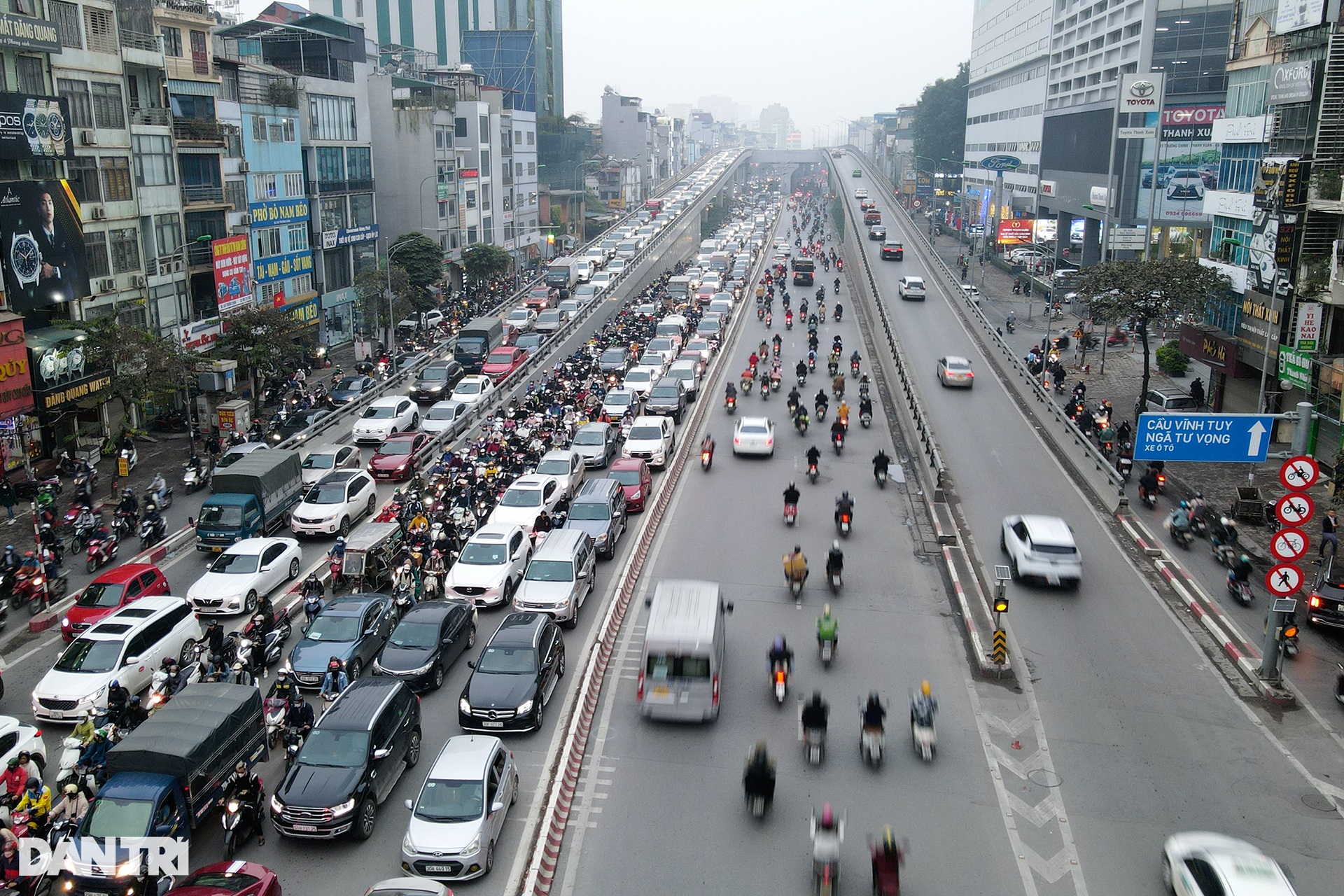 Đường vành đai 2 trên cao ùn tắc dài gần 3km từ Ngã Tư Vọng về Ngã Tư Sở - 3 Đường vành đai 2 trên cao ùn tắc dài gần 3km từ Ngã Tư Vọng về Ngã Tư Sở - 3