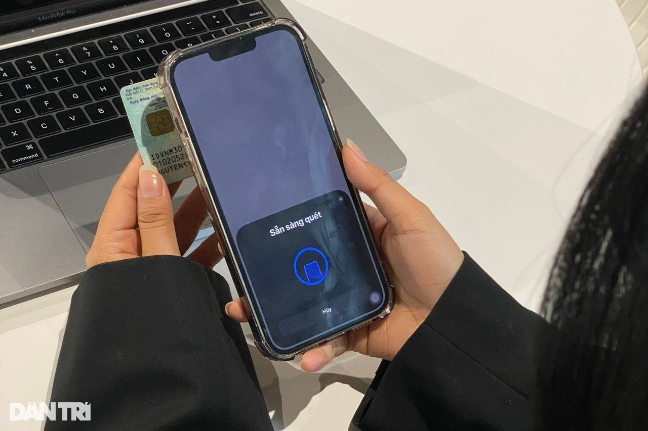 Ngân hàng chạy đua thu thập sinh trắc trước giờ G - 1