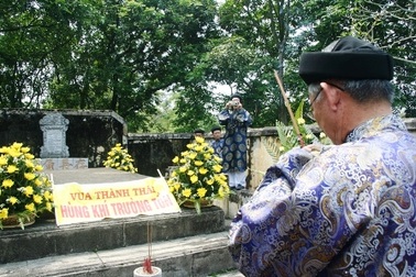 Dự lễ giỗ vua Nguyễn theo nghi thức cung đình xưa