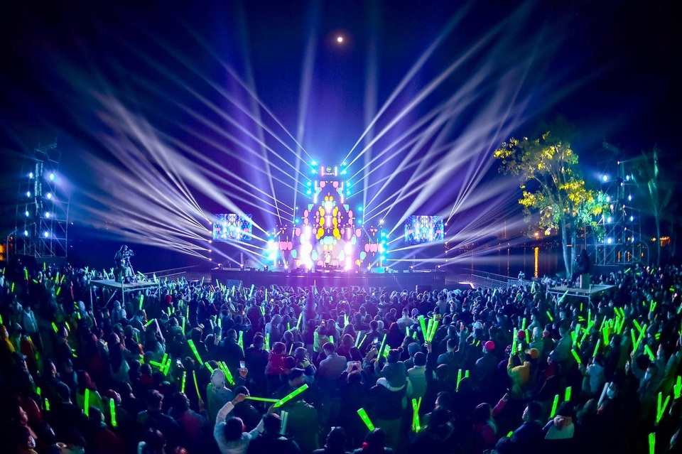 Gần 20 nghìn cư dân Ecopark mãn nhãn cùng đại tiệc countdown hoành tráng - 2 Gần 20 nghìn cư dân Ecopark mãn nhãn cùng đại tiệc countdown hoành tráng - 2