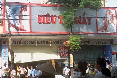 Cháy cửa hàng giày dép, chủ nhà chết thảm