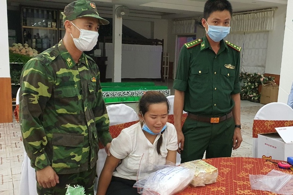 Ba ngày liên tiếp triệt phá 3 vụ ma túy, thu hơn 4.000 viên, 2kg ma túy đá - 1 Ba ngày liên tiếp triệt phá 3 vụ ma túy, thu hơn 4.000 viên, 2kg ma túy đá - 1