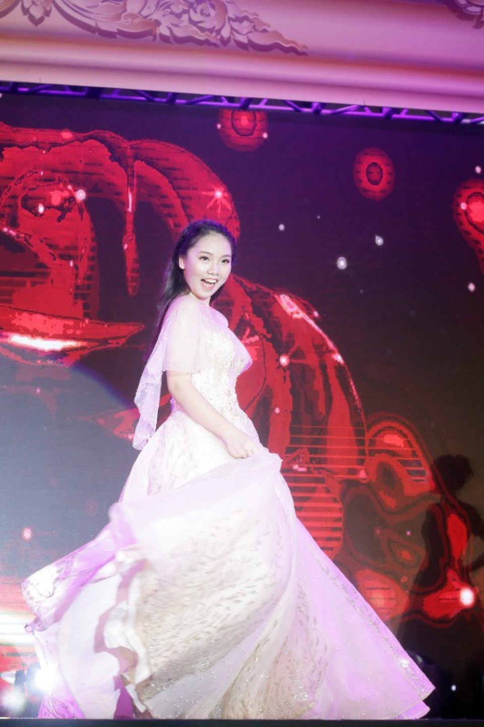 Những cô gái vừa xinh đẹp vừa tài giỏi mang thương hiệu chuyên Ams - 5