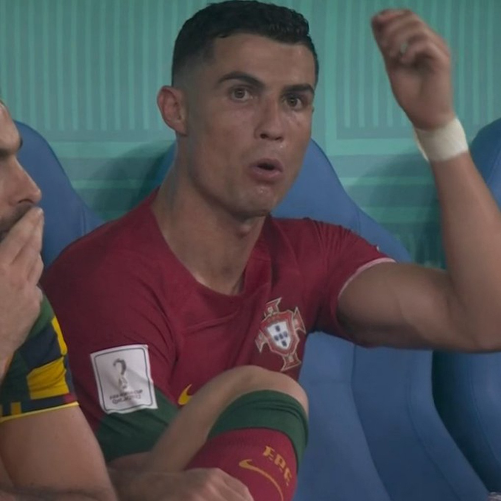 Phản ứng của C.Ronaldo khi chứng kiến đối thủ nhái cách ăn mừng - 4 Phản ứng của C.Ronaldo khi chứng kiến đối thủ nhái cách ăn mừng - 4