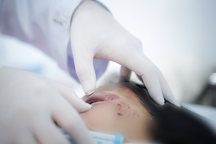 Ô tô chở đoàn hành hương 24 người tông vào xe tải, nhiều nạn nhân cấp cứu