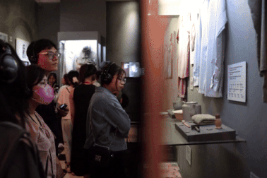 Công viên, di tích Nhà tù Hỏa Lò thu hút giới trẻ trong ngày nghỉ lễ