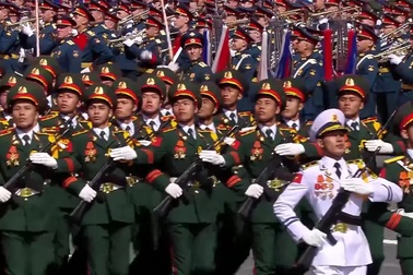 Đoàn Quân đội Nhân dân Việt Nam đi qua lễ đài