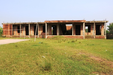 Ninh Bình: Trường mới bỏ hoang, cô trò phải học nhờ công sở cũ của xã