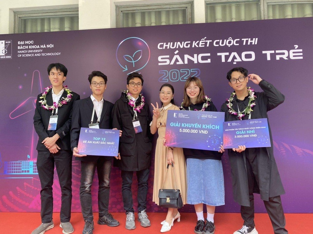 Sinh viên sáng chế khung xương Người Sắt cho người khuyết tật - 2 Sinh viên sáng chế khung xương Người Sắt cho người khuyết tật - 2