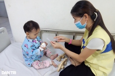 Bạn đọc Dân trí đóng viện phí giúp bé 20 tháng tuổi phẫu thuật tim