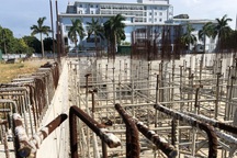 Dự án bệnh viện nghìn tỷ 3 năm mới chỉ xây xong... móng!