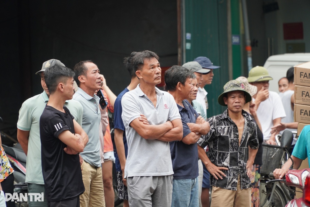 Hiện trường vụ cháy cửa hàng xe điện khiến 3 người chết ở Hà Nội - 6 Hiện trường vụ cháy cửa hàng xe điện khiến 3 người chết ở Hà Nội - 6