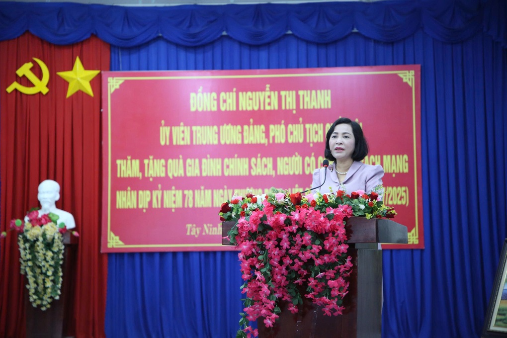 Phó Chủ tịch Quốc hội thăm các gia đình chính sách ở Tây Ninh - 1 Phó Chủ tịch Quốc hội thăm các gia đình chính sách ở Tây Ninh - 1