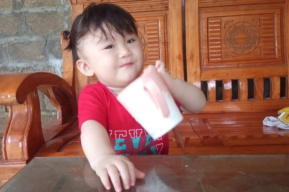 Bé gái 14 tháng tuổi ngã vào nồi nước sôi được bạn đọc giúp đỡ đã xuất viện - 4 Bé gái 14 tháng tuổi ngã vào nồi nước sôi được bạn đọc giúp đỡ đã xuất viện - 4