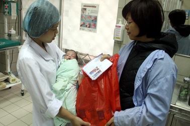 Quỹ Nhân ái hỗ trợ 10 triệu đồng đến với “bé gái đơn độc đón Tết trong viện”