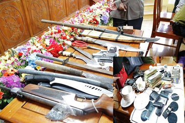 Bộ Công an khen thưởng lực lượng bắt giữ nhóm buôn bán vũ khí và phá sới bạc “khủng”