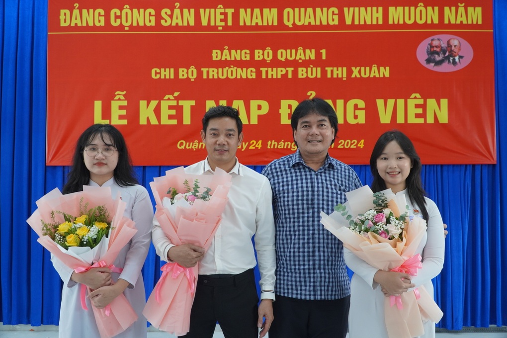 Những học sinh nhận quyết định đặc biệt trước ngày thi tốt nghiệp THPT - 5 Những học sinh nhận quyết định đặc biệt trước ngày thi tốt nghiệp THPT - 5