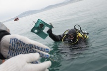 Cận cảnh vớt xác máy bay Tu-154 của Nga từ đáy Biển Đen