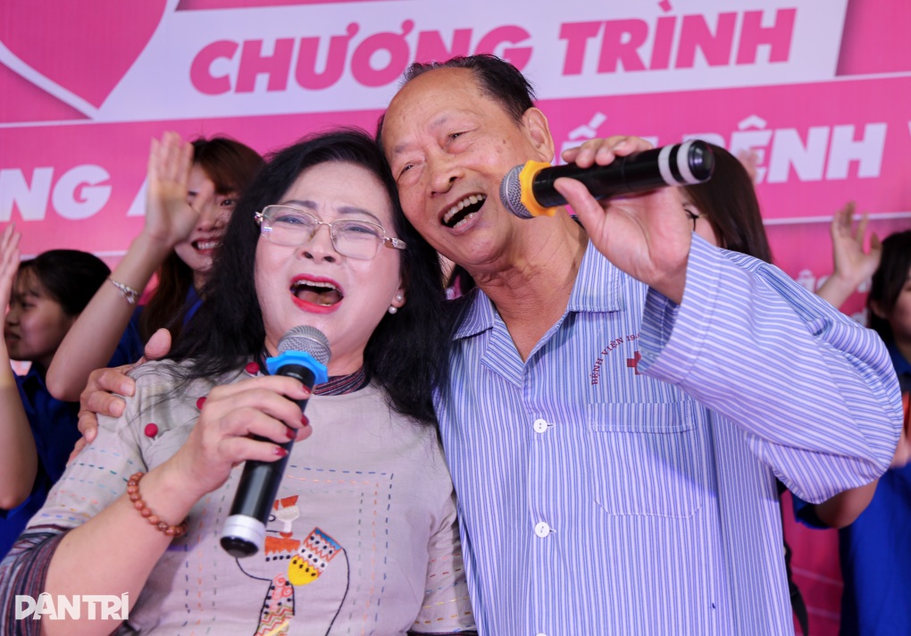 Cựu chiến binh Thành cổ Quảng Trị mang tiếng hát chữa lành bệnh nhân - 1 Cựu chiến binh Thành cổ Quảng Trị mang tiếng hát chữa lành bệnh nhân - 1