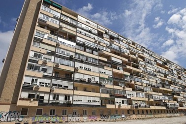 Tây Ban Nha tính tặng 300 USD/tháng cho công dân 18-35 tuổi để ra ở riêng