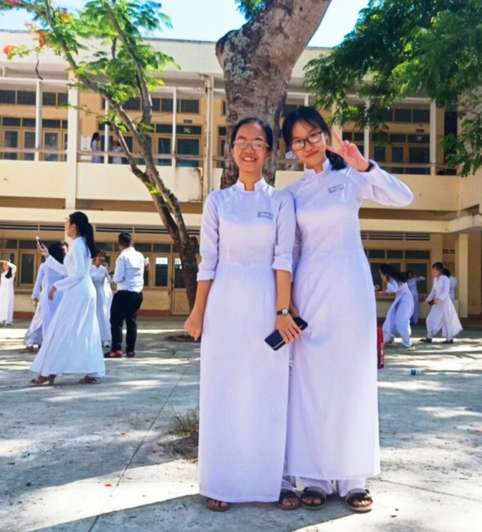 Ngưỡng mộ chị em sinh đôi đạt thủ khoa, á khoa kỳ thi tốt nghiệp THPT 2020 - 1 Ngưỡng mộ chị em sinh đôi đạt thủ khoa, á khoa kỳ thi tốt nghiệp THPT 2020 - 1
