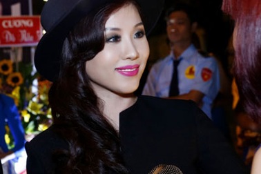 Hoa hậu Thu Hoài nổi bật với thiết kế ấn tượng