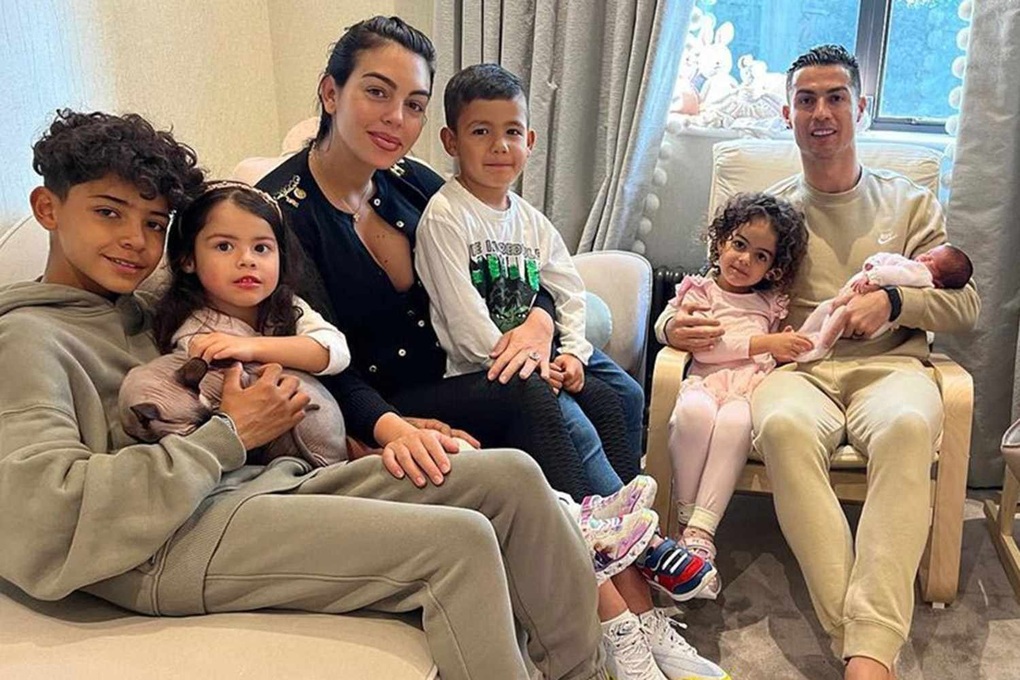 Sự xa hoa, giàu có nào đang chờ đợi Ronaldo và gia đình ở Ả Rập Saudi? - 3 Sự xa hoa, giàu có nào đang chờ đợi Ronaldo và gia đình ở Ả Rập Saudi? - 3