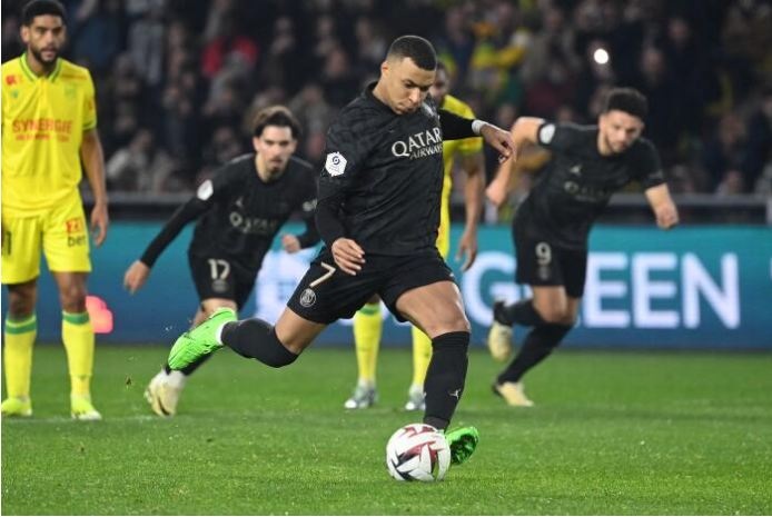 Mbappe ghi bàn, PSG bỏ xa các đối thủ trong cuộc đua vô địch Ligue 1 - 1