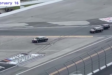 Siêu xe "quái thú", chuyên cơ của ông Trump xuất hiện tại "thánh địa xe đua"