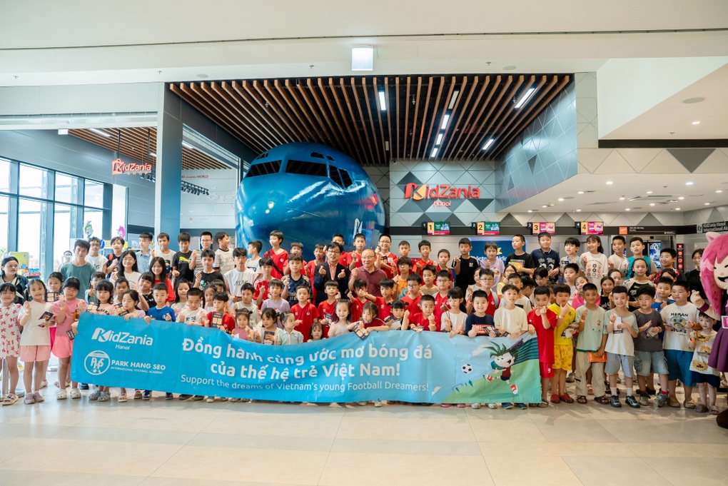 Park Hang-seo và KidZania đồng hành cùng ước mơ bóng đá của trẻ em Việt - 1 Park Hang-seo và KidZania đồng hành cùng ước mơ bóng đá của trẻ em Việt - 1