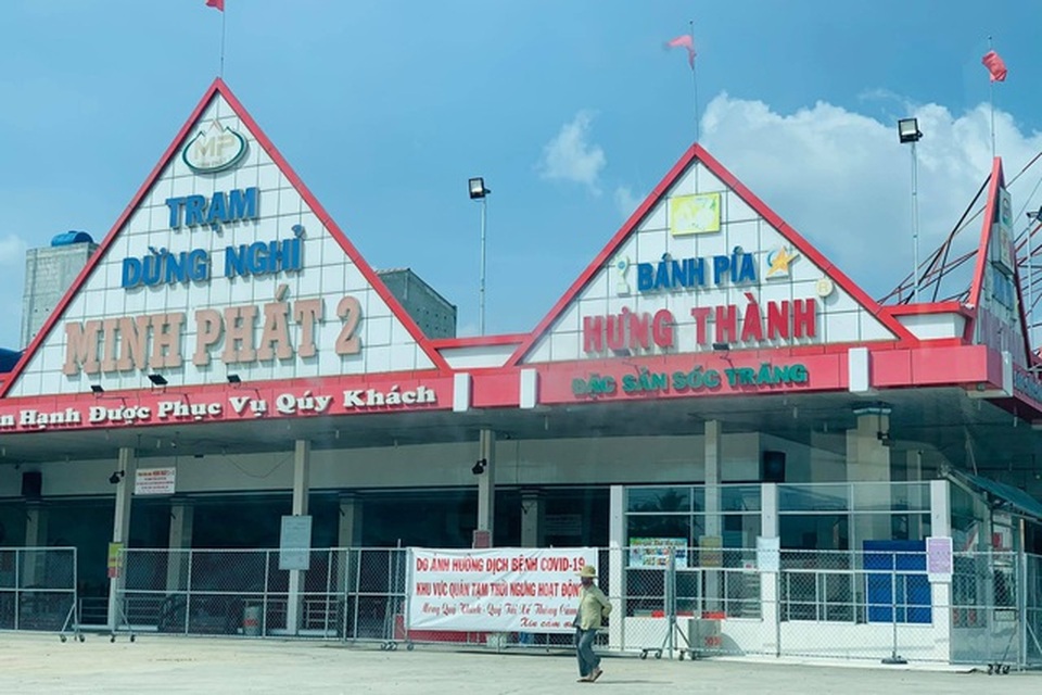 Nhiều cán bộ, giáo viên phải cách ly vì tiếp xúc với tài xế chở BN 1440 - 2 Nhiều cán bộ, giáo viên phải cách ly vì tiếp xúc với tài xế chở BN 1440 - 2