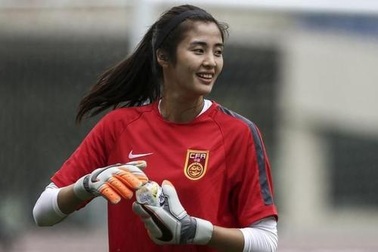 Chiêm ngưỡng vẻ đẹp quyến rũ của thủ môn tuyển nữ Trung Quốc