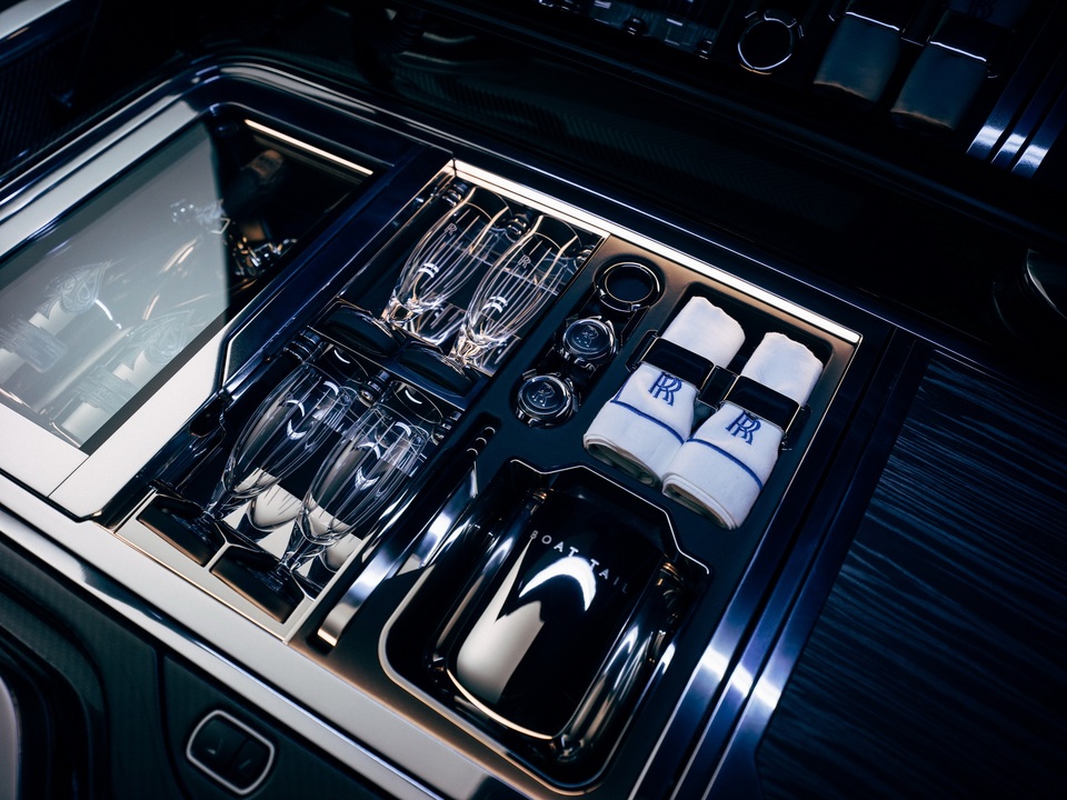 Cận cảnh siêu phẩm mới giá 28 triệu USD của Rolls-Royce - 12 Cận cảnh siêu phẩm mới giá 28 triệu USD của Rolls-Royce - 12
