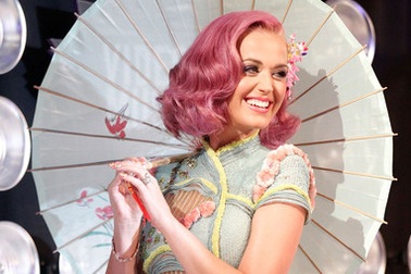 Adele và Katy Perry thắng lớn tại VMA