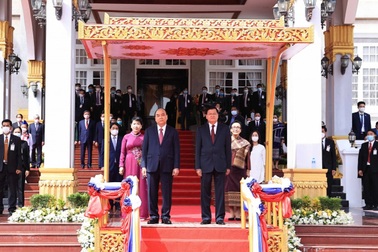 Lễ đón trọng thể Chủ tịch nước Nguyễn Xuân Phúc thăm hữu nghị chính thức Lào