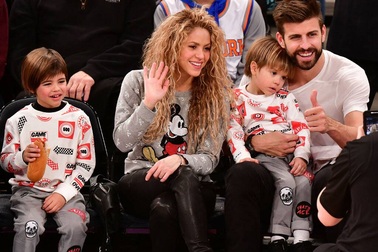 Nữ ca sĩ Shakira than thở “hơn một tháng chưa được gặp các con”