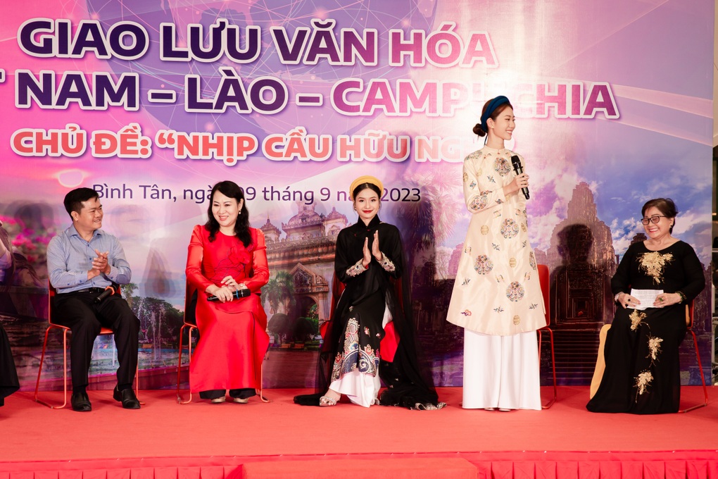 Nguyễn Thanh Hà trải lòng về việc đăng quang hoa hậu ở tuổi 18 - 3 Nguyễn Thanh Hà trải lòng về việc đăng quang hoa hậu ở tuổi 18 - 3