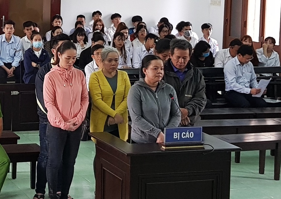 Hiệu trưởng lùa giáo viên trong trường vay tín chấp, lấy 6,5 tỷ tiêu xài - 1 Hiệu trưởng lùa giáo viên trong trường vay tín chấp, lấy 6,5 tỷ tiêu xài - 1