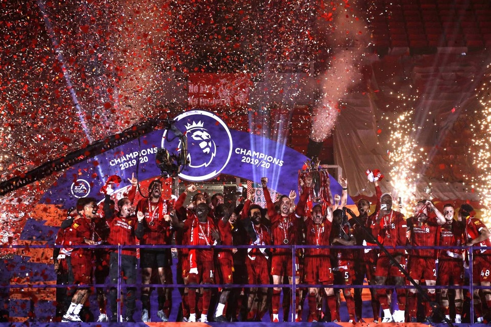 Liverpool ngập tràn hạnh phúc nhận cúp vô địch Premier League - 7 Liverpool ngập tràn hạnh phúc nhận cúp vô địch Premier League - 7