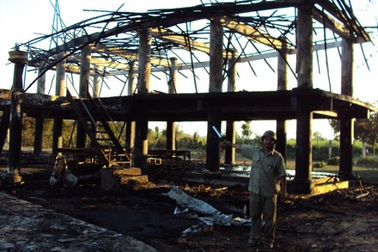 Nhà Rông cháy, xây lại bằng bê tông cốt thép