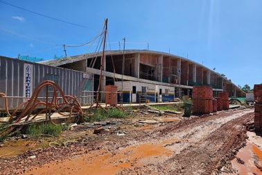 Truy trách nhiệm việc "hô biến" hơn 5.600m2 đất rừng trong sân golf Đồi Cù