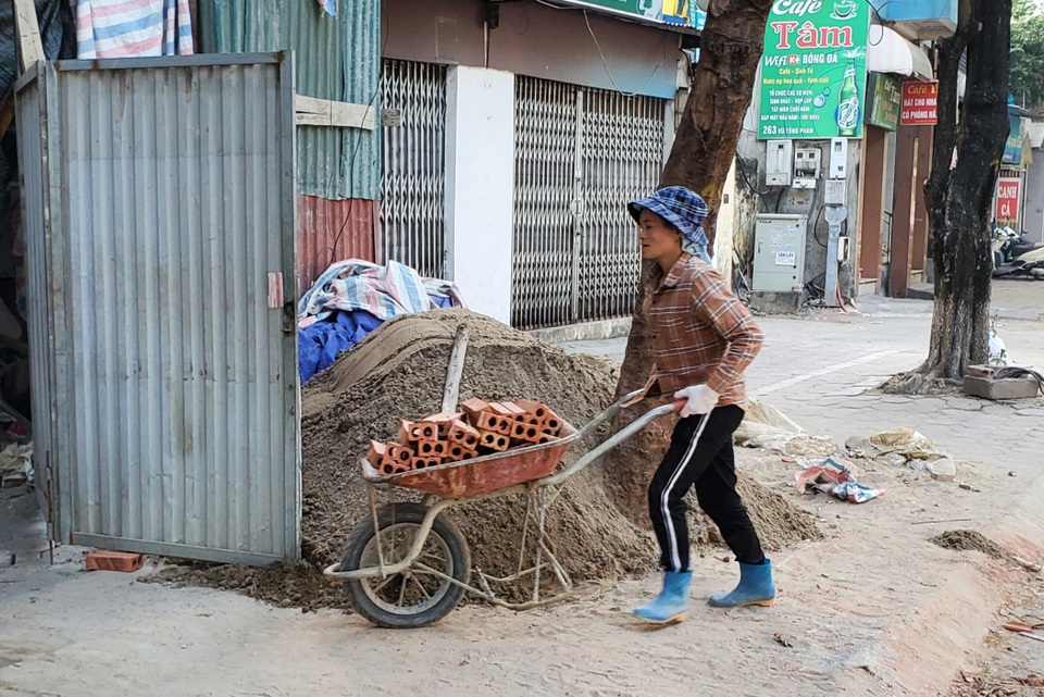Cuối năm, cai thầu xây dựng trả 500.000 đồng/ngày nhưng vẫn thiếu thợ giỏi - 3 Cuối năm, cai thầu xây dựng trả 500.000 đồng/ngày nhưng vẫn thiếu thợ giỏi - 3