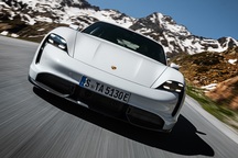 Điểm danh 10 mẫu xe nhanh nhất của Porsche