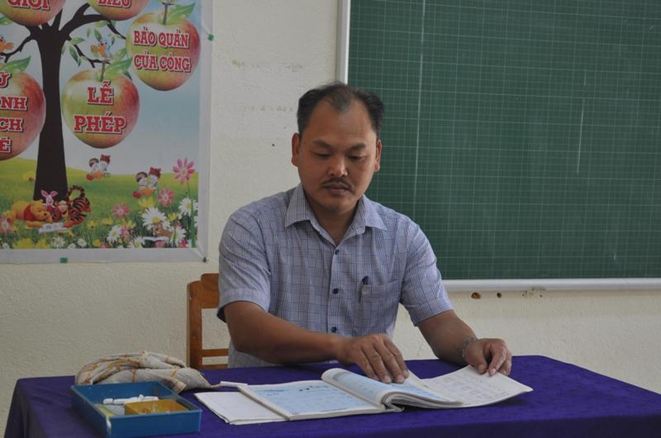 Thầy giáo gần 30 năm “ươm chữ” nơi vùng cao heo hút - 1 Thầy giáo gần 30 năm “ươm chữ” nơi vùng cao heo hút - 1