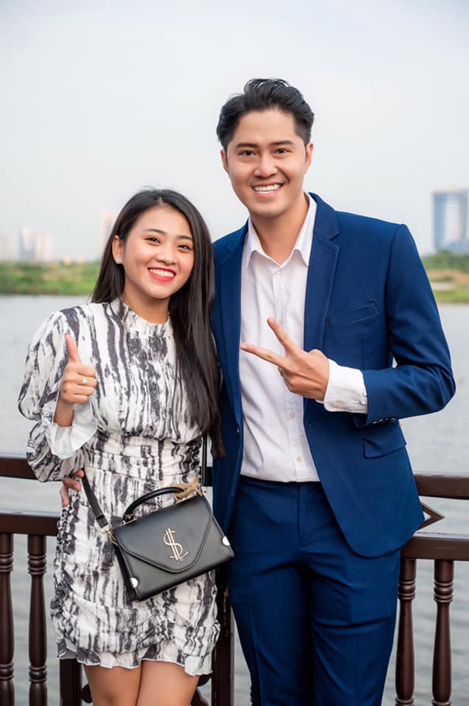 Mẹ và vợ chưa cưới tổ chức lễ cúng cho cố diễn viên Hải Đăng trên bãi biển - 6 Mẹ và vợ chưa cưới tổ chức lễ cúng cho cố diễn viên Hải Đăng trên bãi biển - 6