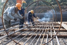 Công nhân Bình Dương ngày đêm tất bật trên dự án đường Vành đai 3 TPHCM