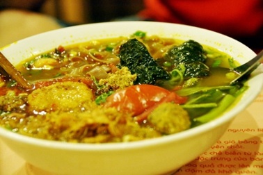 Hè về, ghé Hải Phòng thưởng thức vị bánh đa cua